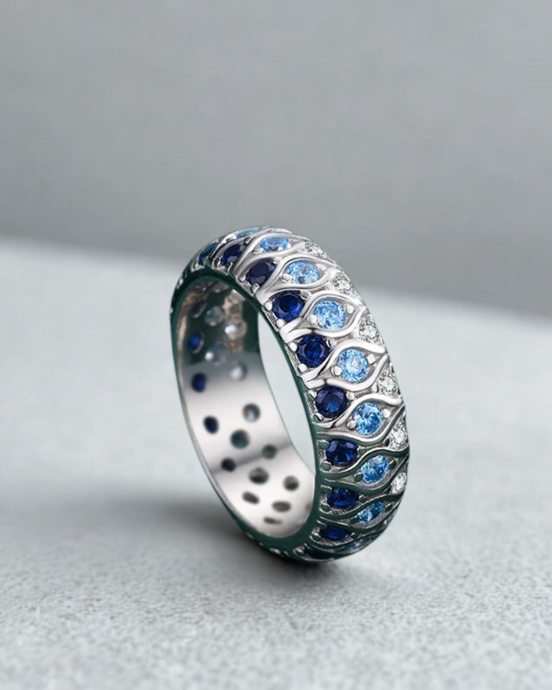 Anillo Olas de Zafiro